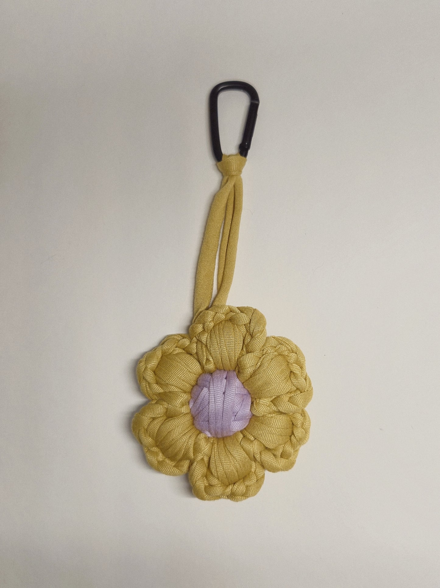 Gehäkelter Blumenanhänger